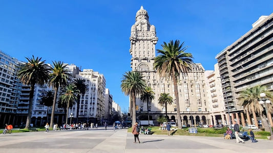 Plaza Independencia en Montevideo, Uruguay – centro histórico